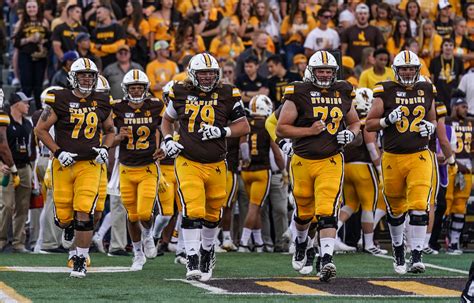Wyoming cowboys football - A 5-1 start for the Cowboys had the team rolling with predictions of a Wyoming New Year’s Six bowl game. However, the Group of Five bid became unimaginable as the Pokes finished the season 3-3. The announcement of Wyoming head coach Craig Bohl’s retirement following the game has become one of the commanding …